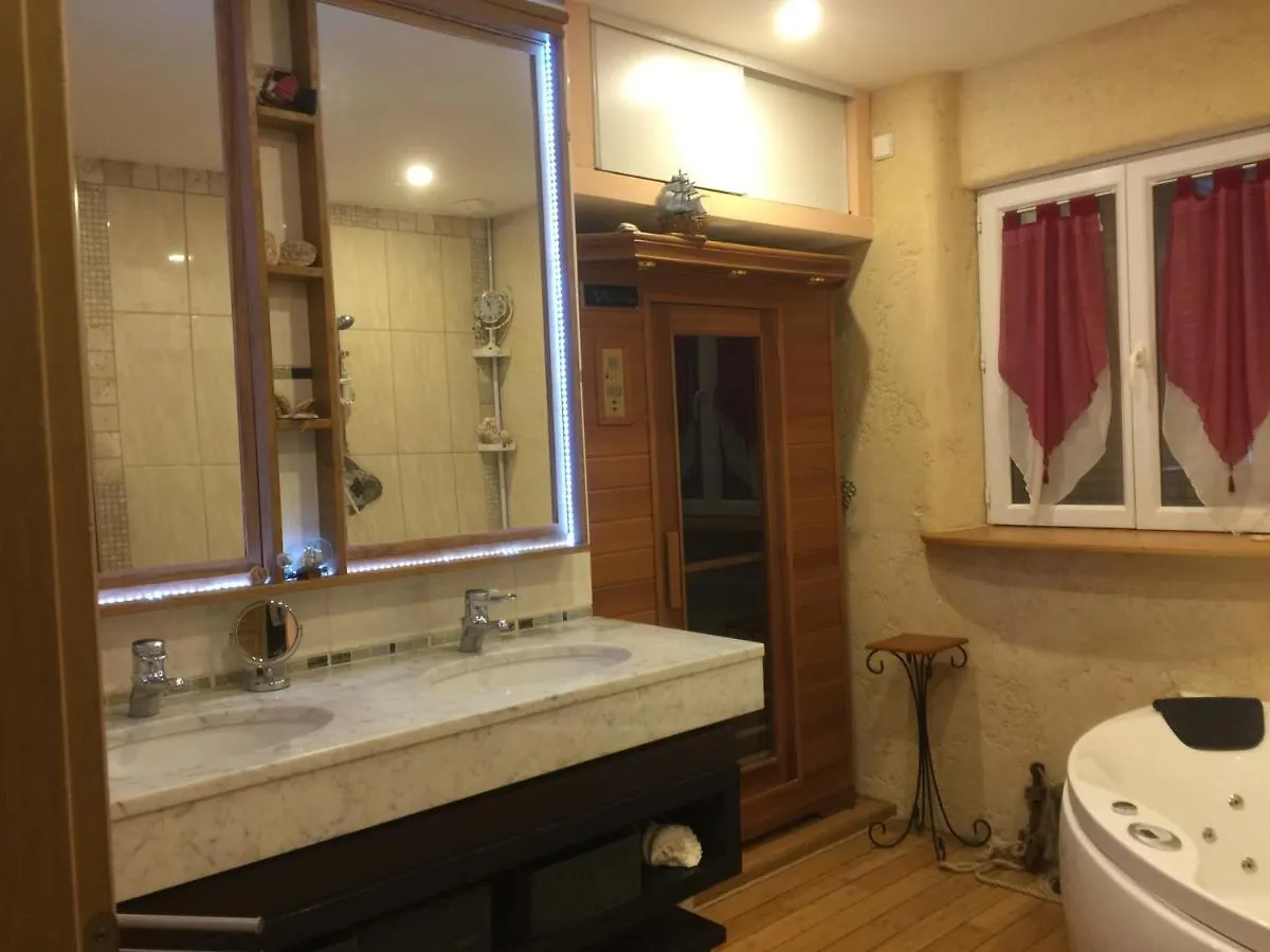 La Decouverte, Jacuzzi, Sauna, Et Terrasse Avec Vue Sur Lac A La Campagne Entre Toulouse Et Auch Catonvielle 0*,  France