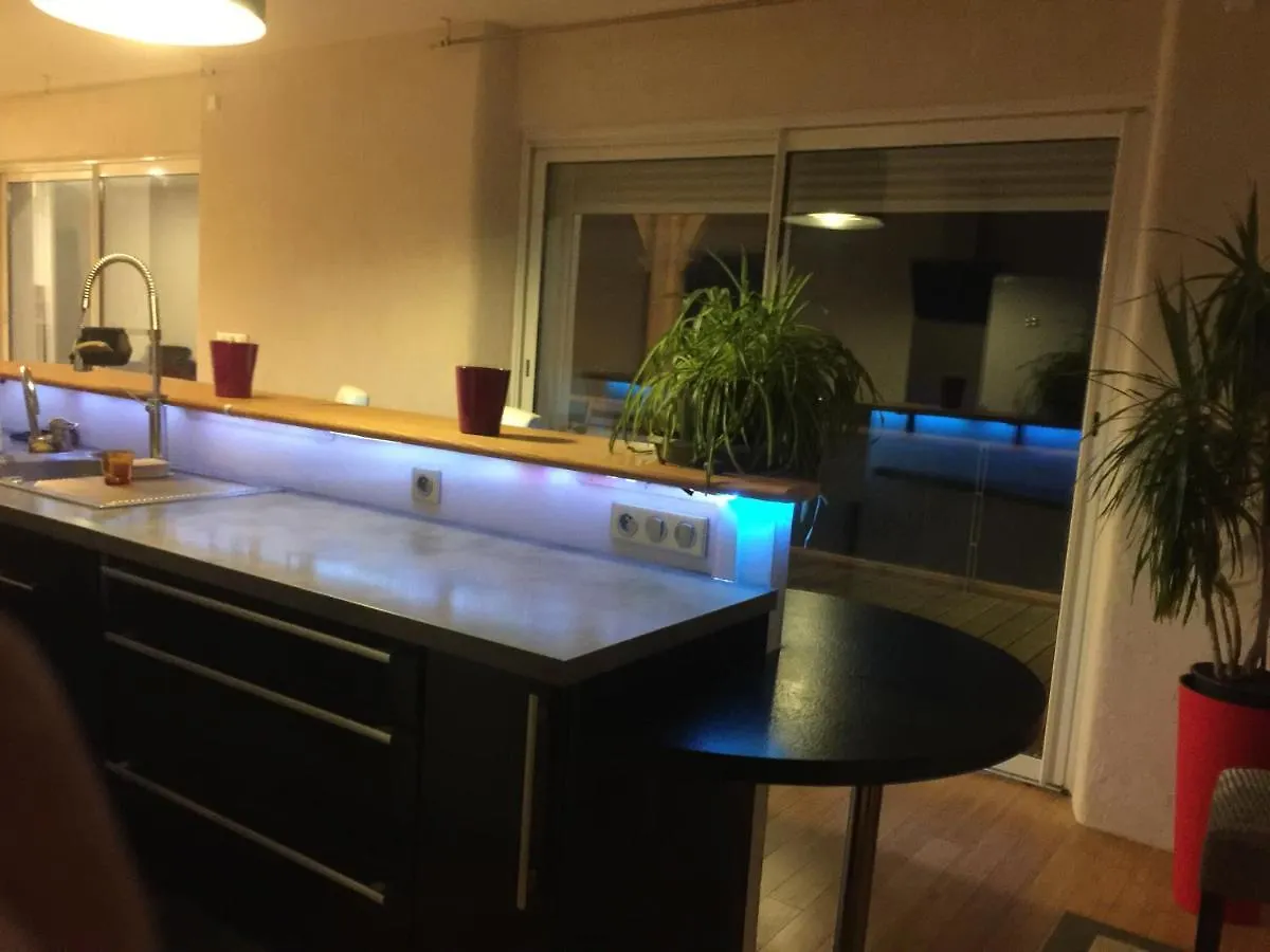 Holiday home La Decouverte, Jacuzzi, Sauna, Et Terrasse Avec Vue Sur Lac A La Campagne Entre Toulouse Et Auch Catonvielle France