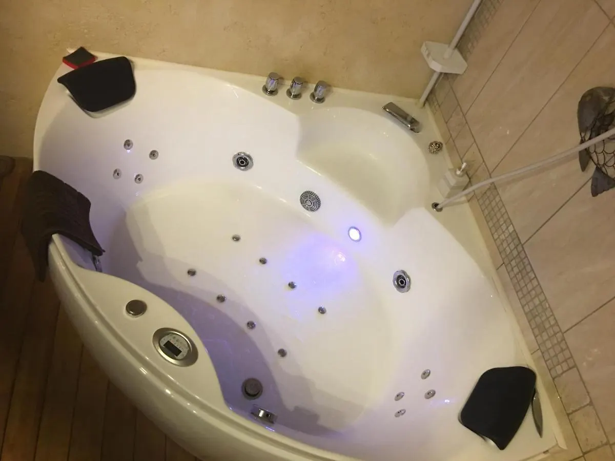 Holiday home La Decouverte, Jacuzzi, Sauna, Et Terrasse Avec Vue Sur Lac A La Campagne Entre Toulouse Et Auch Catonvielle