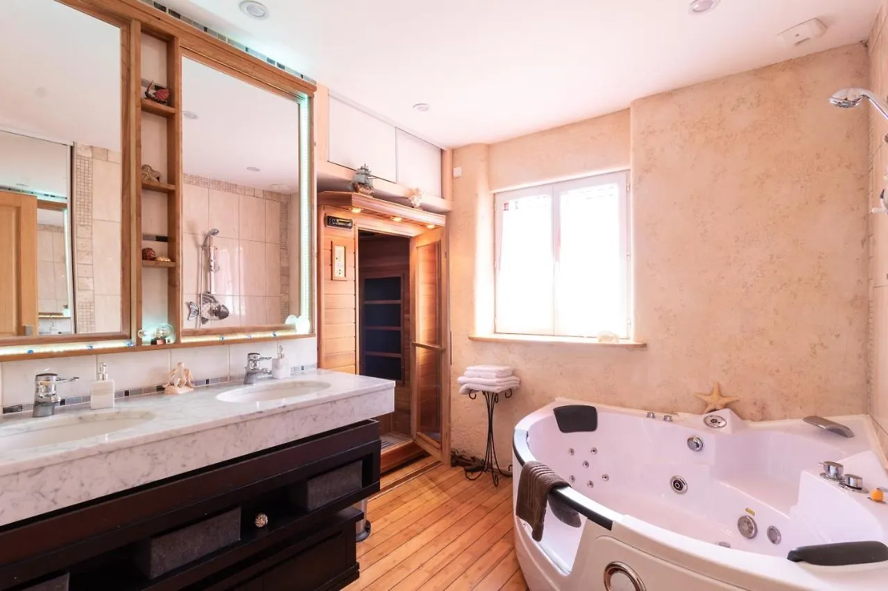 La Decouverte, Jacuzzi, Sauna, Et Terrasse Avec Vue Sur Lac A La Campagne Entre Toulouse Et Auch Catonvielle Holiday home